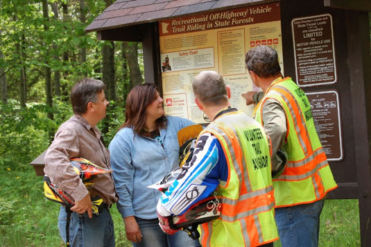 reading-trail-signs people reading trail signs